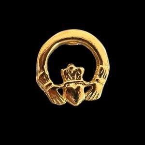 💥5/$25💥 Gold Metal Celtic Claddagh Brooch with Heart in Hands. NWOT